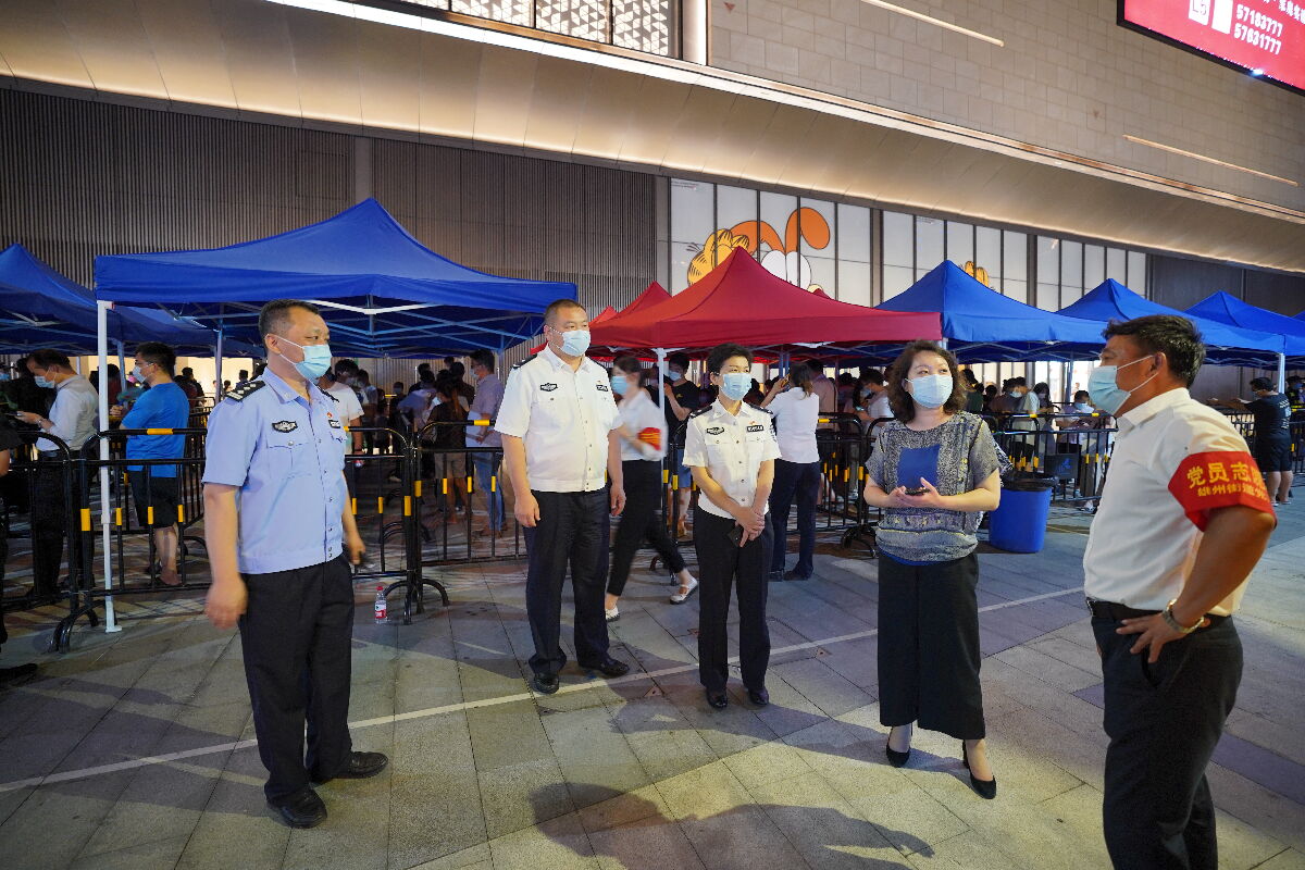 市公安局嵇艳霞主任带队支援六合分局疫情防控工作